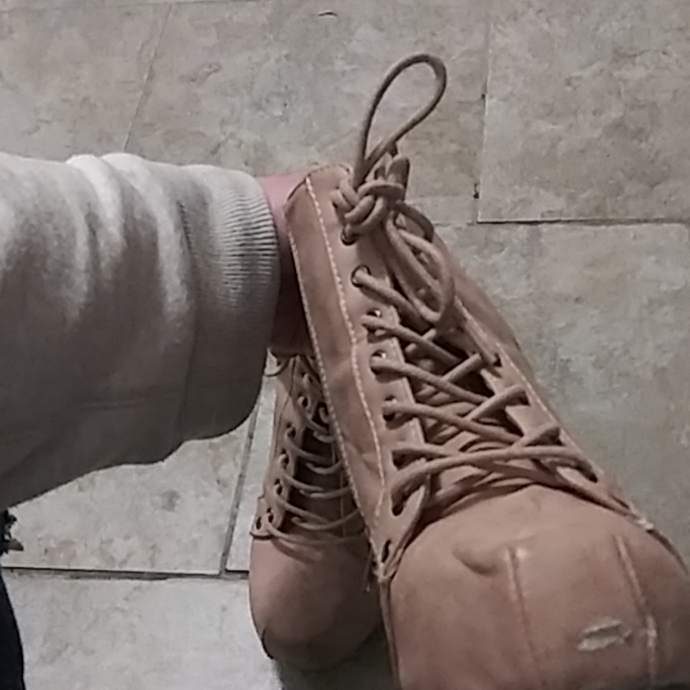 Shoes - Picture 3 of 7